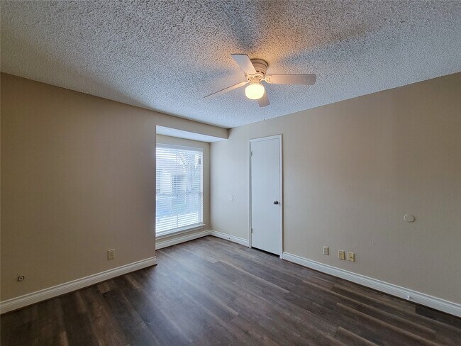 Building Photo - 700 Thicket Ln