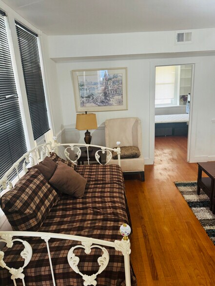 Building Photo - 3712 Parkside Dr