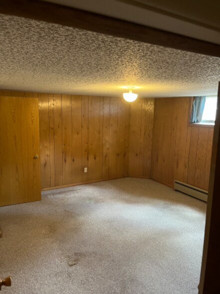 Building Photo - 928 2nd Ave NW