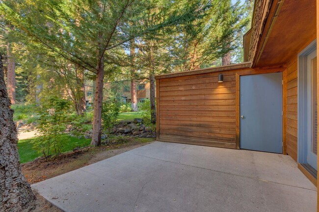 Building Photo - Incline Village Condominium:  2 Bedrooms, 2.5 Bathrooms, Low Elevation