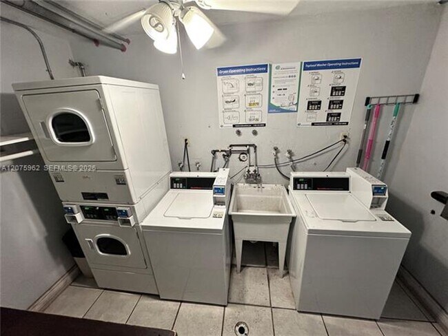 Building Photo - 13105 Ixora Ct
