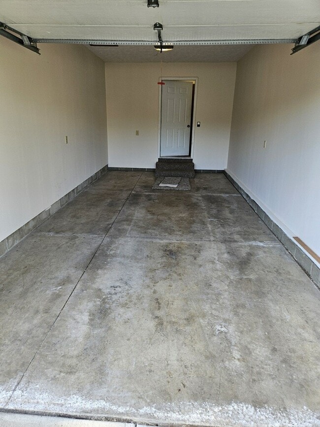 Building Photo - 879 Lewis St