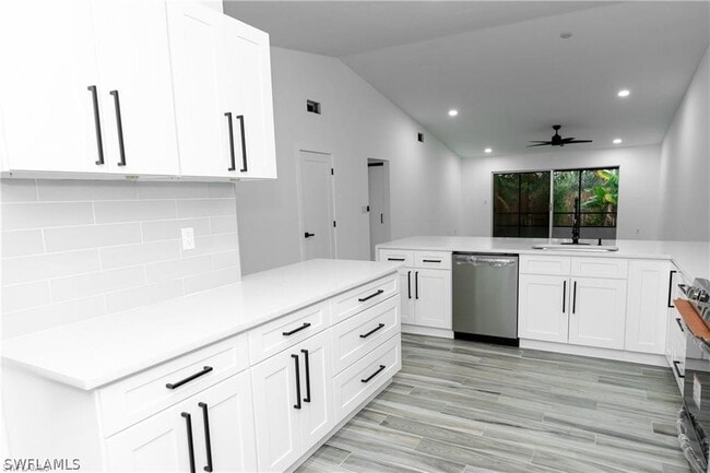 Building Photo - 6499 Royal Woods Dr