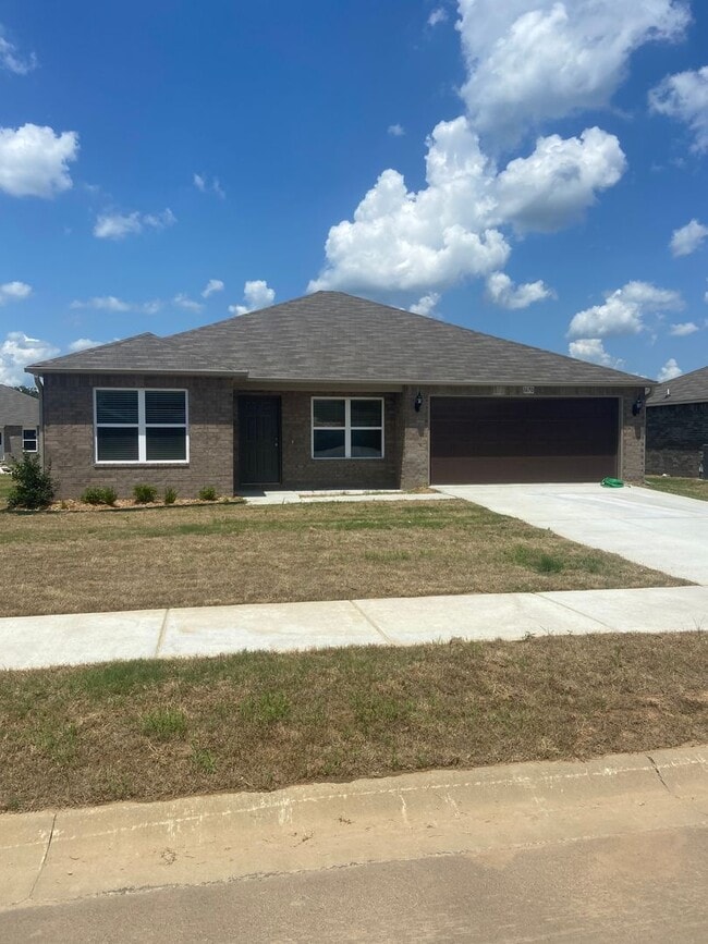 Building Photo - *Pre-leasing* Four Bedroom | Two Bath Home...