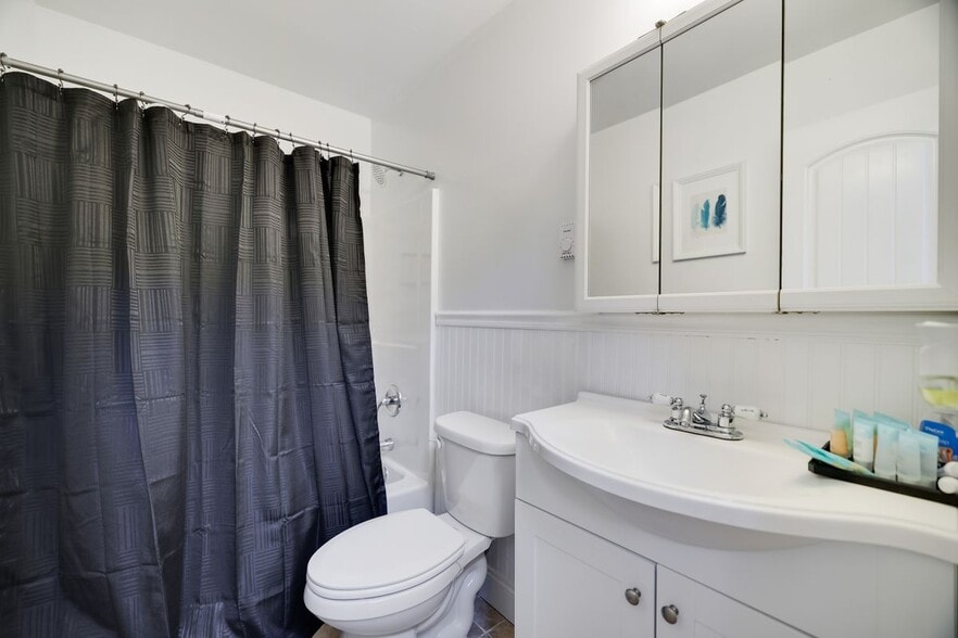 Building Photo - 163 Cambridge Ct