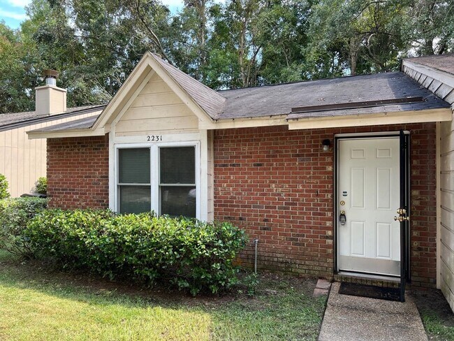 Building Photo - 2231 Treeo Ln
