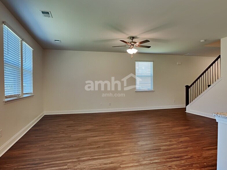 Building Photo - 314 Azore Way