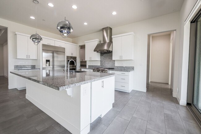 Building Photo - Luxury Living in Inspirada’s Gated Escala Community!