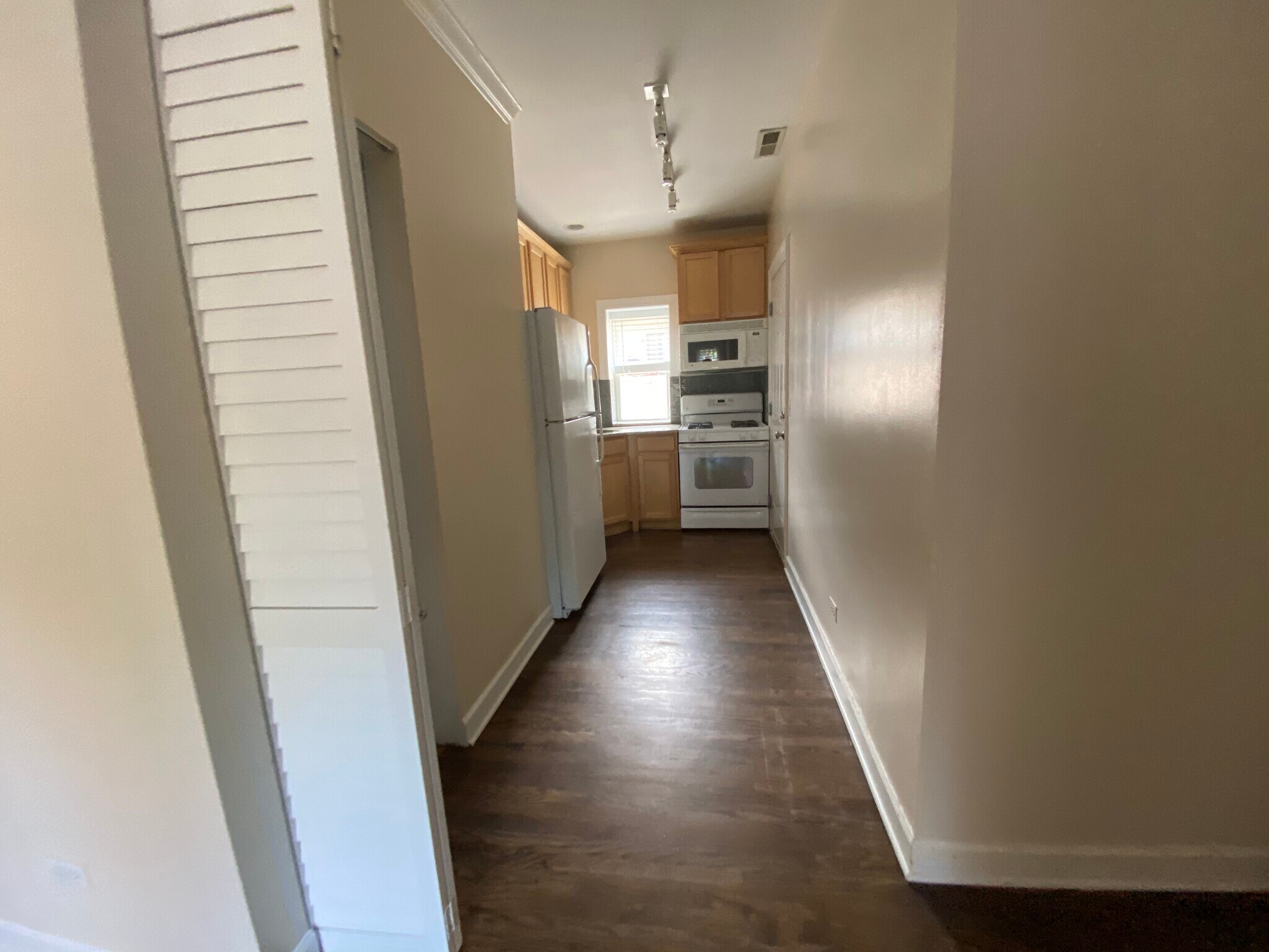 Building Photo - 3246 N Clifton Ave