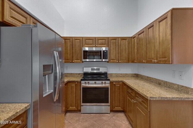 Building Photo - 8917 E Maple Dr