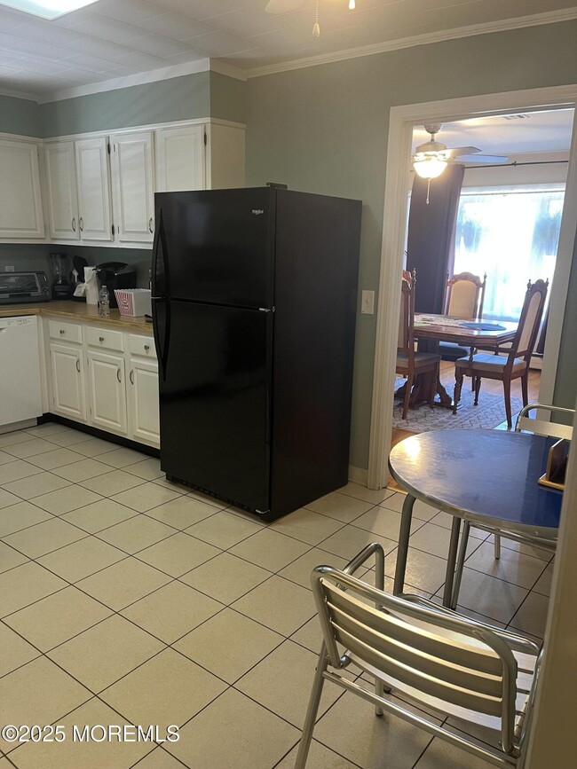 Building Photo - 1727 River Rd