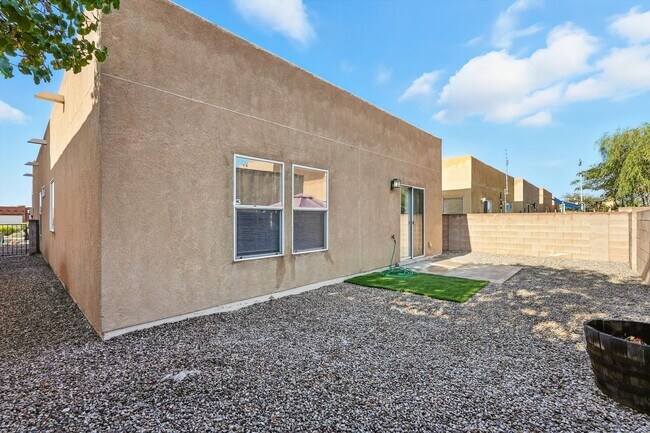Building Photo - Move-In Ready 3 Bed / 2 Bath Home for Rent...
