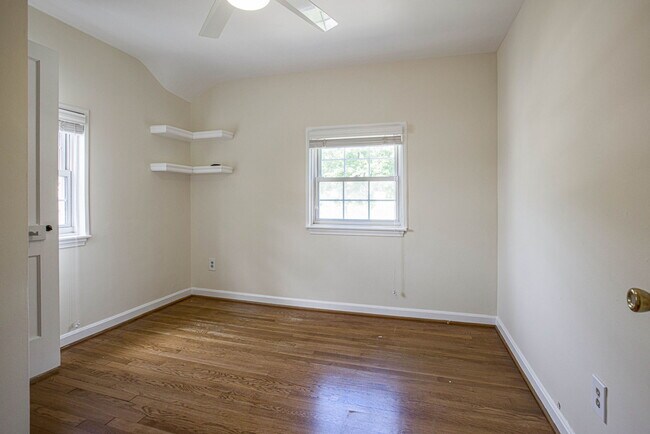 Building Photo - 2509 Crest Ave