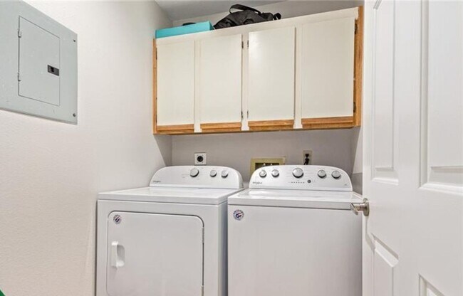 Building Photo - BEAUTIFULLY FURNISHED 2 BEDROOM CONDO