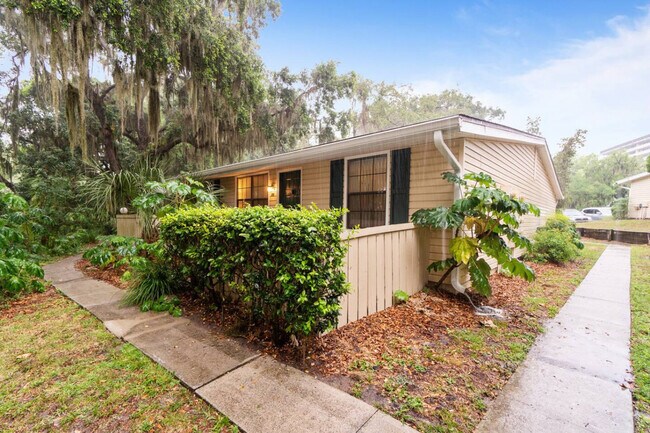Building Photo - 2490 SW 14th Dr
