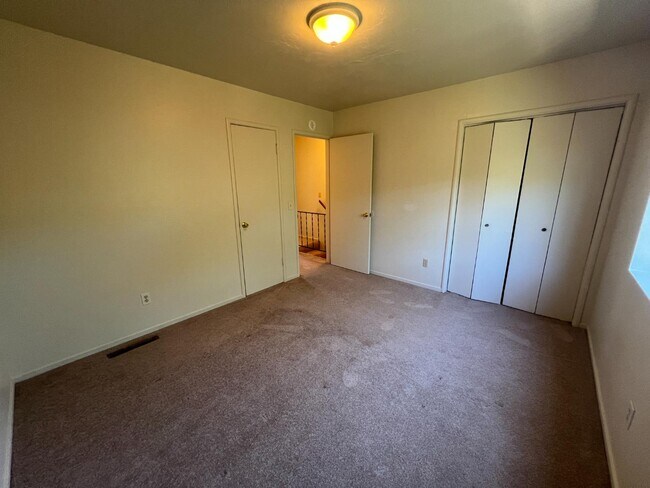 Building Photo - 830 Parcel St