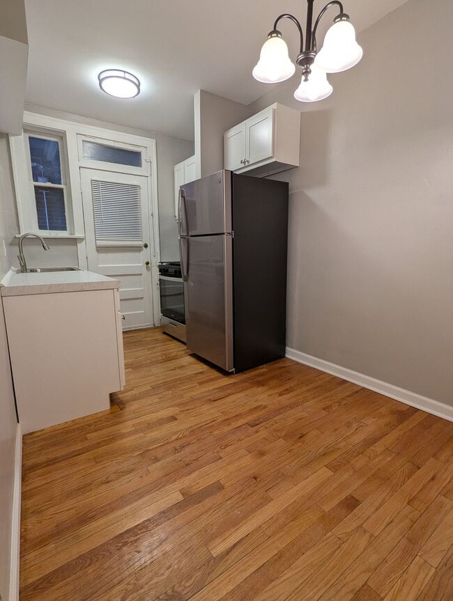 Building Photo - Freshly Updated Southampton 1 Bedroom