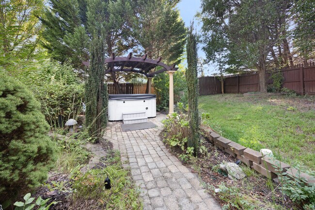 Building Photo - 11623 Fox Hill Dr