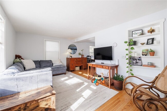 Building Photo - 206 Farmington Rd