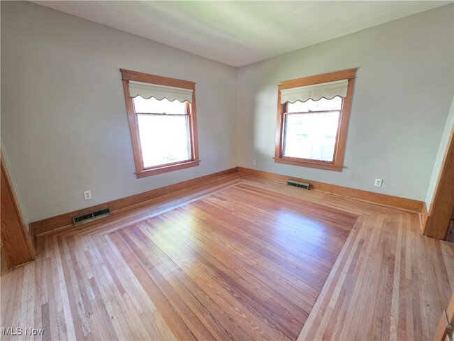 Building Photo - 1116 Adelaide Ave SE