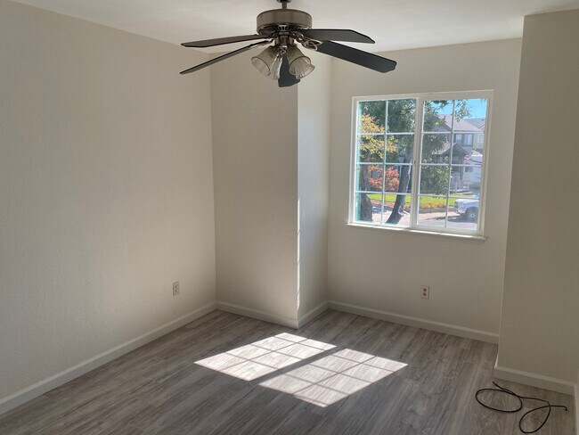 Bedroom 3 - 1100 Bear River Ct