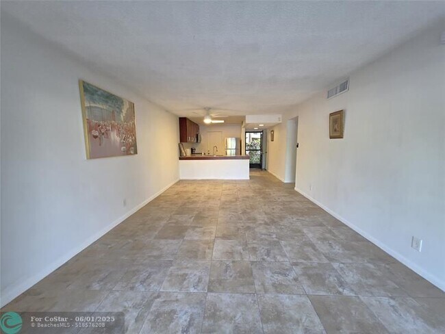 Building Photo - 2320 S Cypress Bend Dr