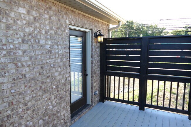 Building Photo - 907 Somerville Ct