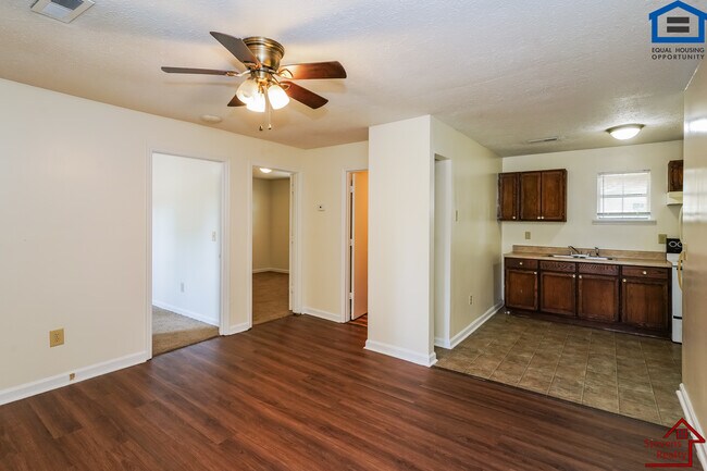 Building Photo - 824 Bybee Branch Rd