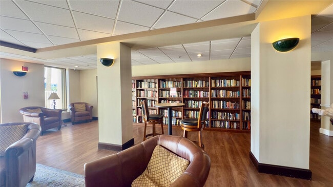 Building Photo - 9340 Lagoon Pl