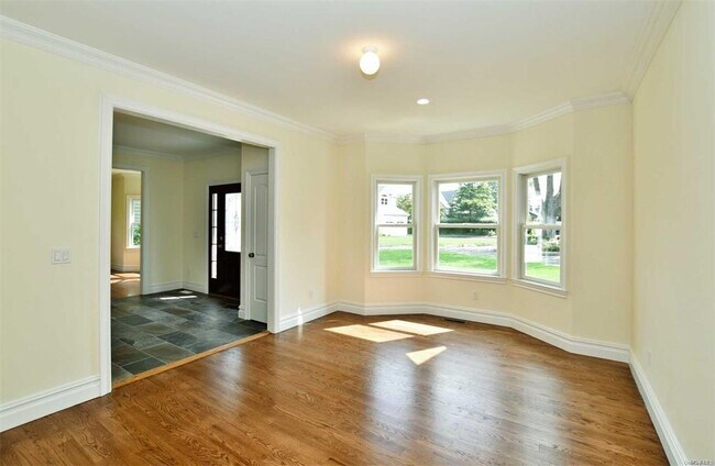 Building Photo - 52 Hillside Pl