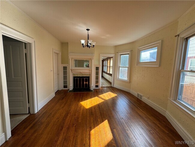 Building Photo - 401 Parkside Ave