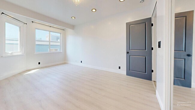 Building Photo - 711 La Playa St