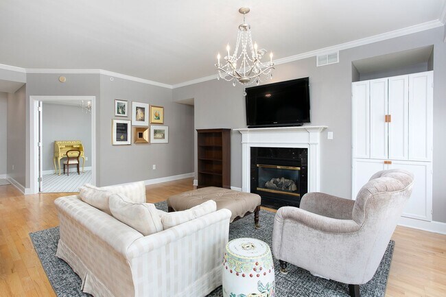 Building Photo - 1 Bedroom w/Den Condo In Meadowmont Villag...