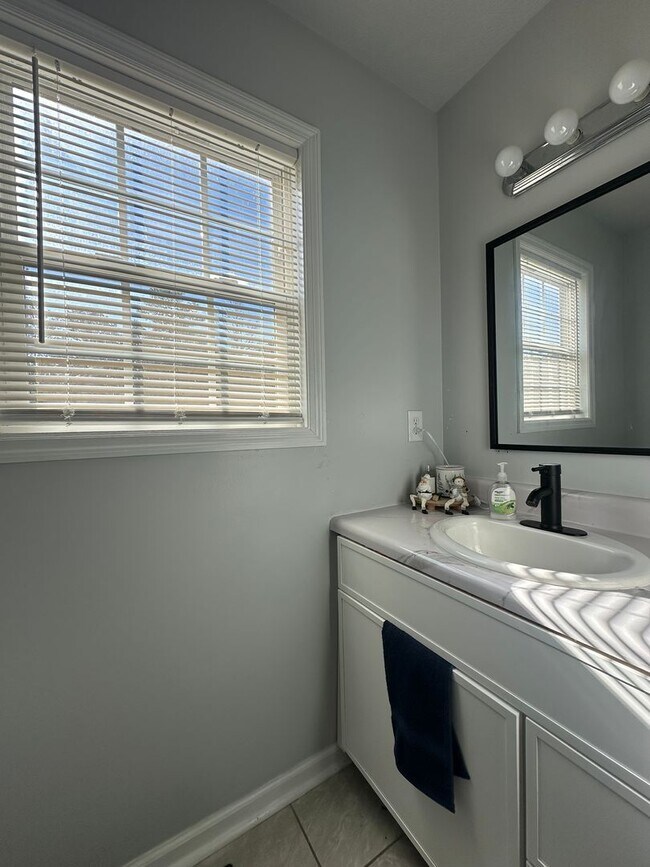 Building Photo - 101 Spain Dr