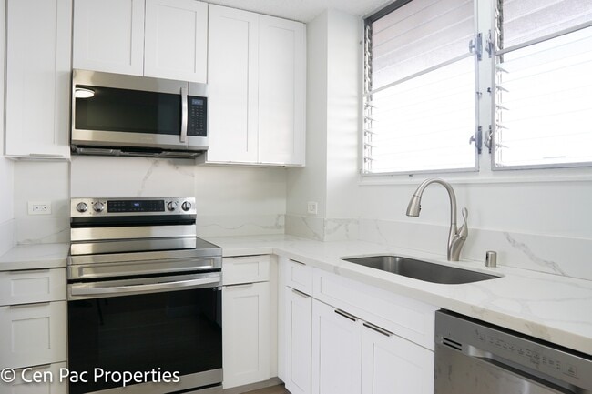 Building Photo - 2 Bed/2 Bath/1 Parking - Beautiful Unit with Nice View in Salt Lake!