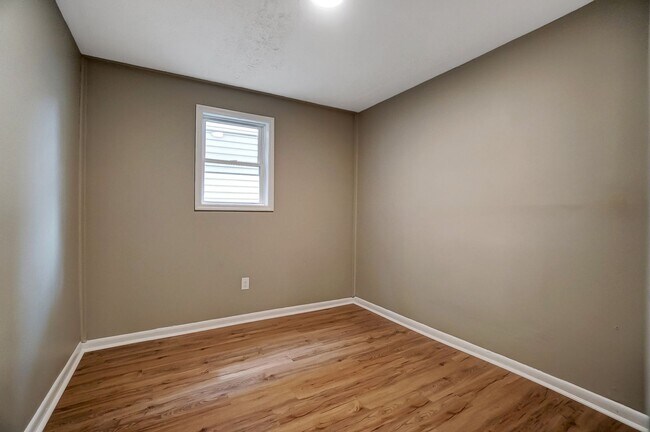 Building Photo - 904 Walnut St