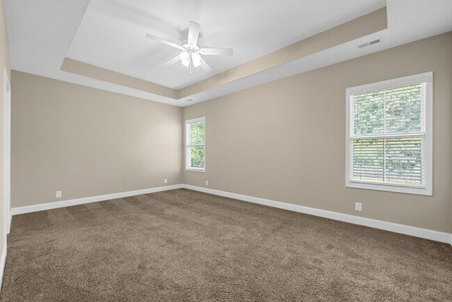 Building Photo - Luxury Meets Comfort: 5-Bed Beauty with Ch...