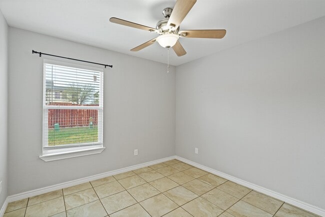 Building Photo - 1013 Tesoro Run