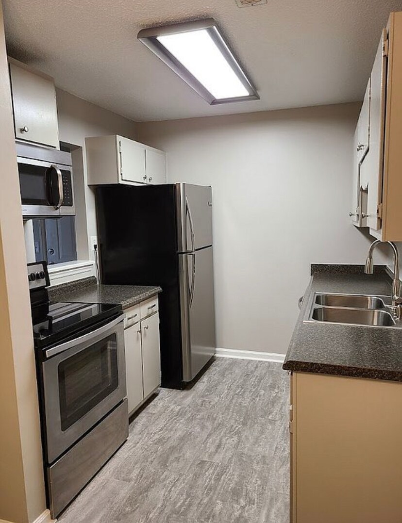 Kitchen - 5661 Hornaday Rd