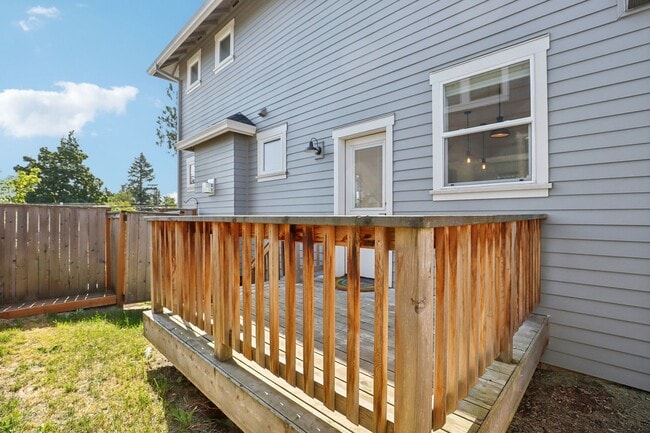 Building Photo - DESIRABLE CRESTON-KENILWORTH / CORNER LOT, LUXURY 4 BEDROOM, TWO EN-SUITES W/FULL BATHS