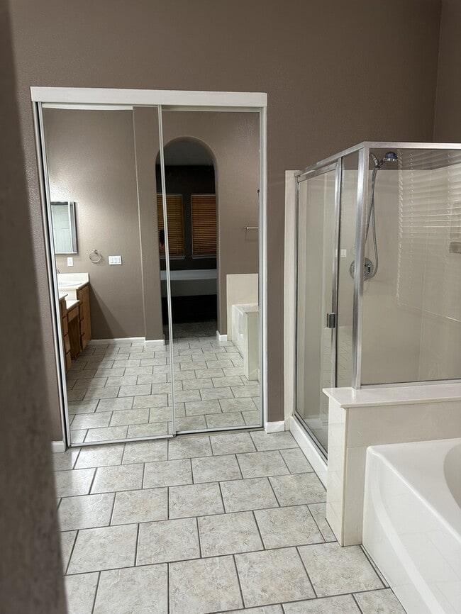 Building Photo - Weston Ranch 4 Bedroom 2.5 Bathroom Home