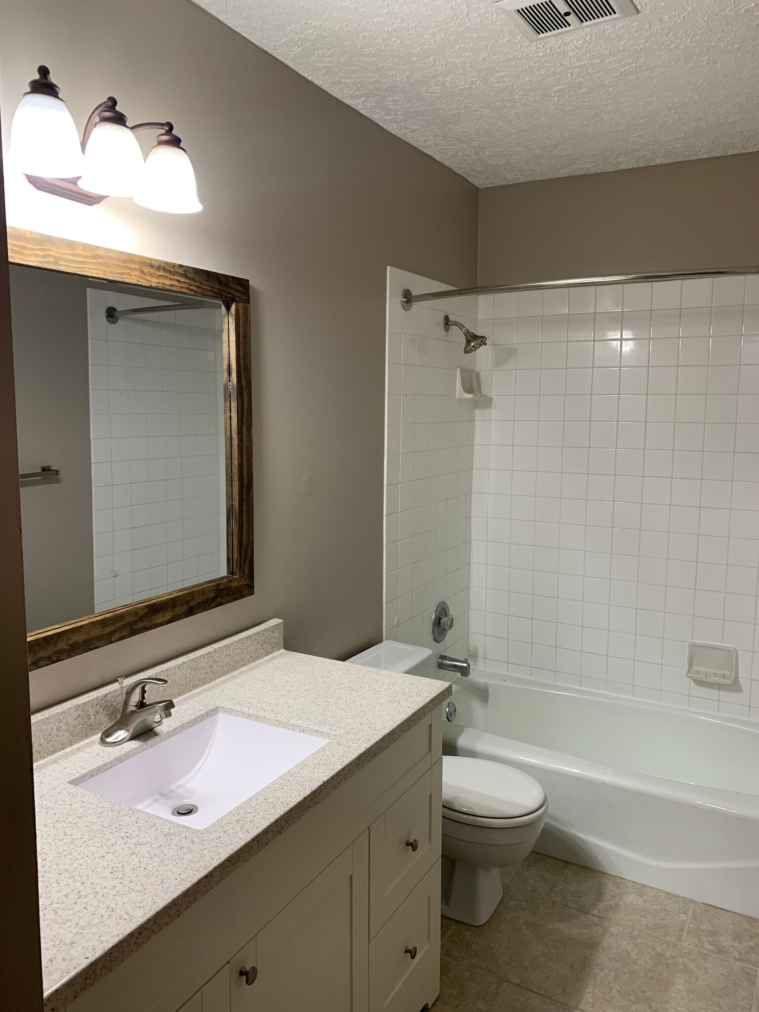 Main bathroom on 2nd Floor - 4337 Edison Cir