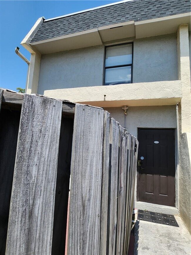 Building Photo - 2400 NW 52nd Ave