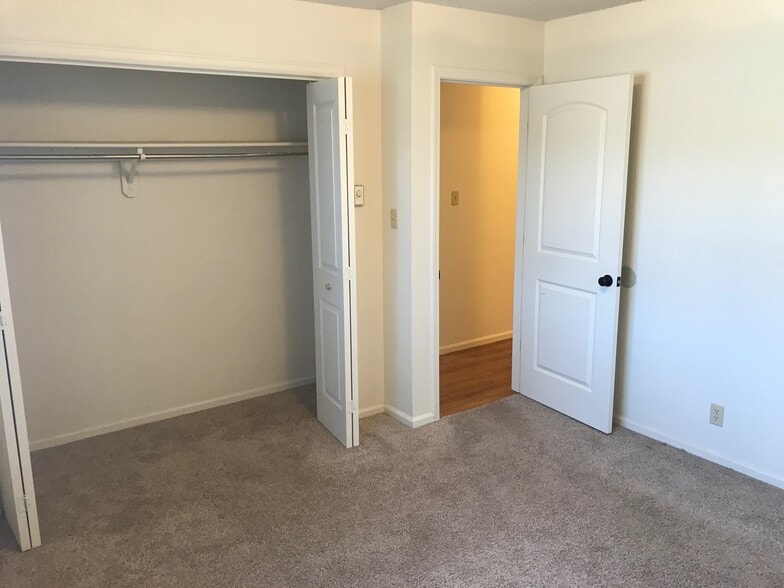 Building Photo - 7003 Tumbleweed Dr