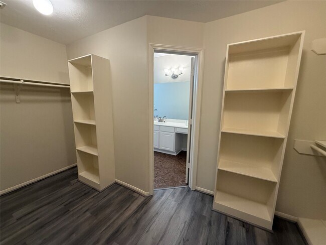 Building Photo - 12919 Deer Cove Ln