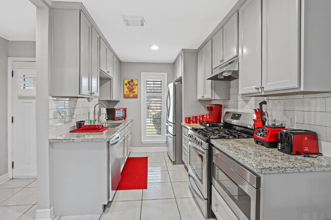 Building Photo - 6311 Bluestone Dr