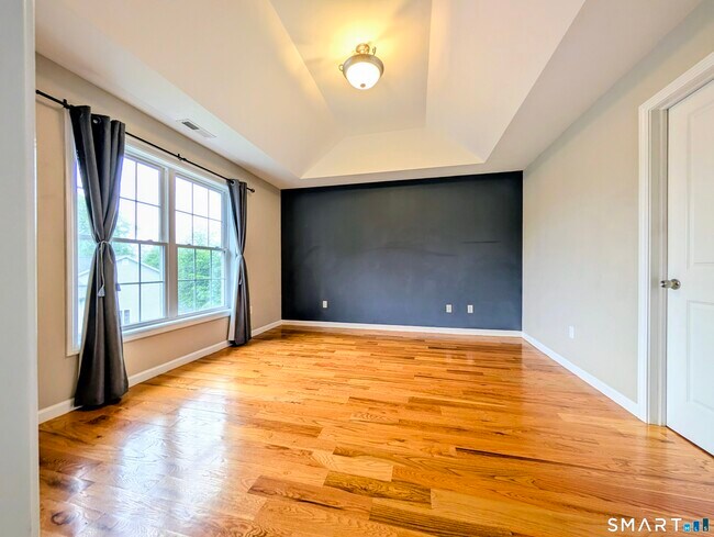 Building Photo - 15 Old Oak Dr