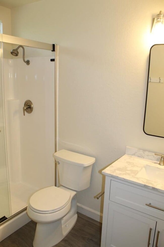 Building Photo - Single story 3 Br/2 Ba - Vine Street