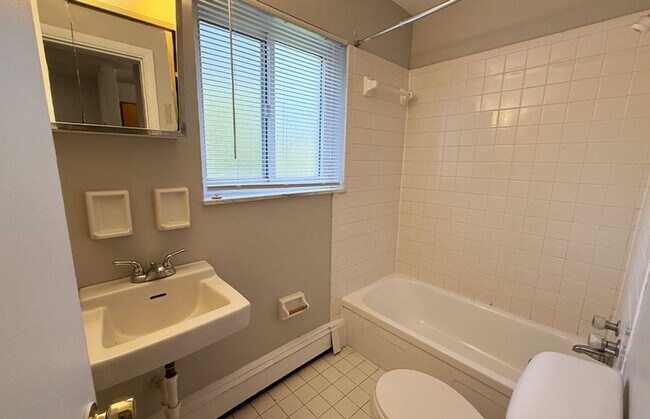 Interior Photo - 3209 Bishop Efficiency