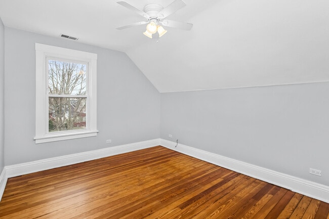 Building Photo - 1116 Darrow Ave